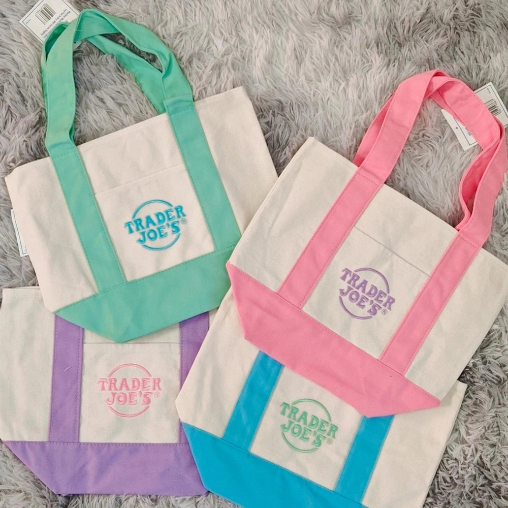 A set of Trader Joe's Mini Tote Bag (4pcs)